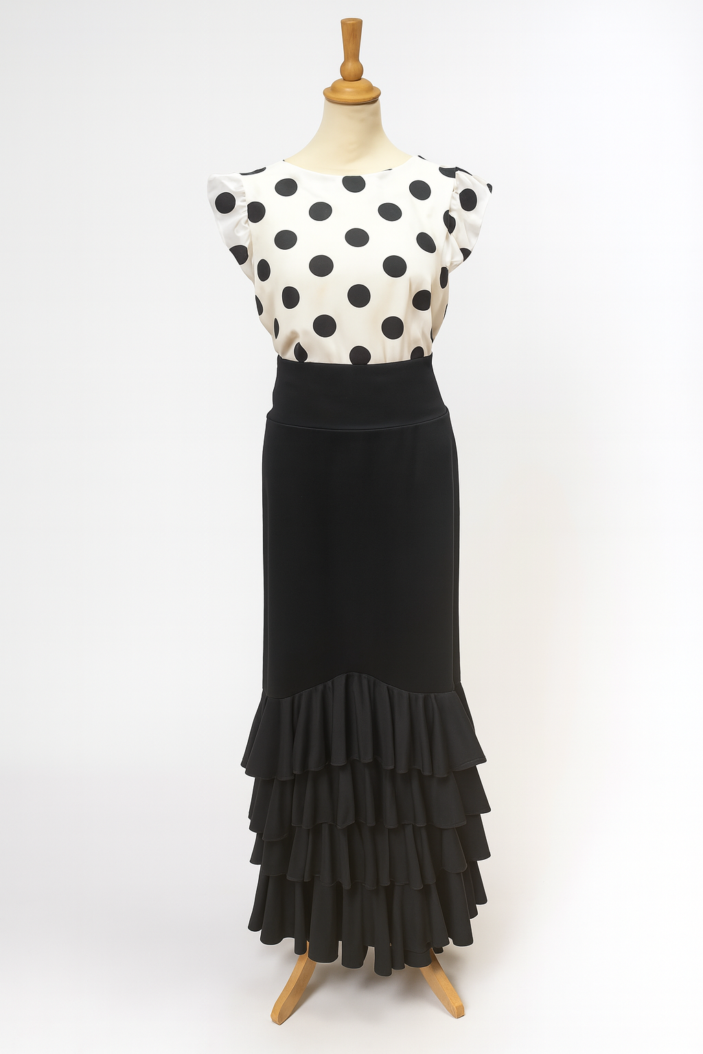 FALDA NEGRA CON VOLANTES JUNTOS