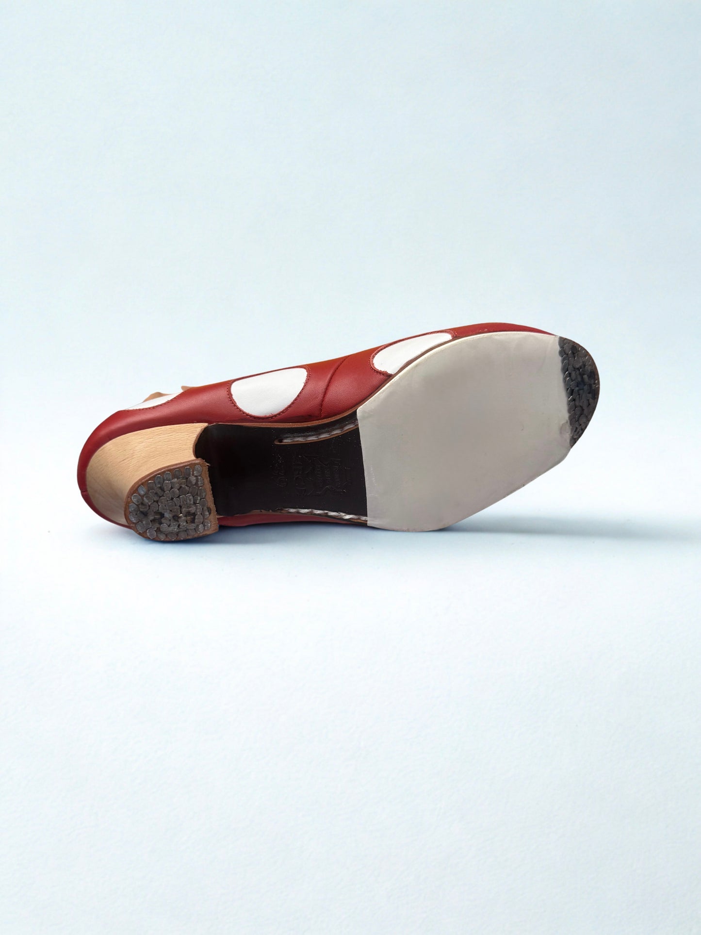 ZAPATOS PROFESIONALES BEGOÑA CERVERA MODELO LUNARES CORDONES, ROJOS CON LUNAR BLANCO TALLA 39