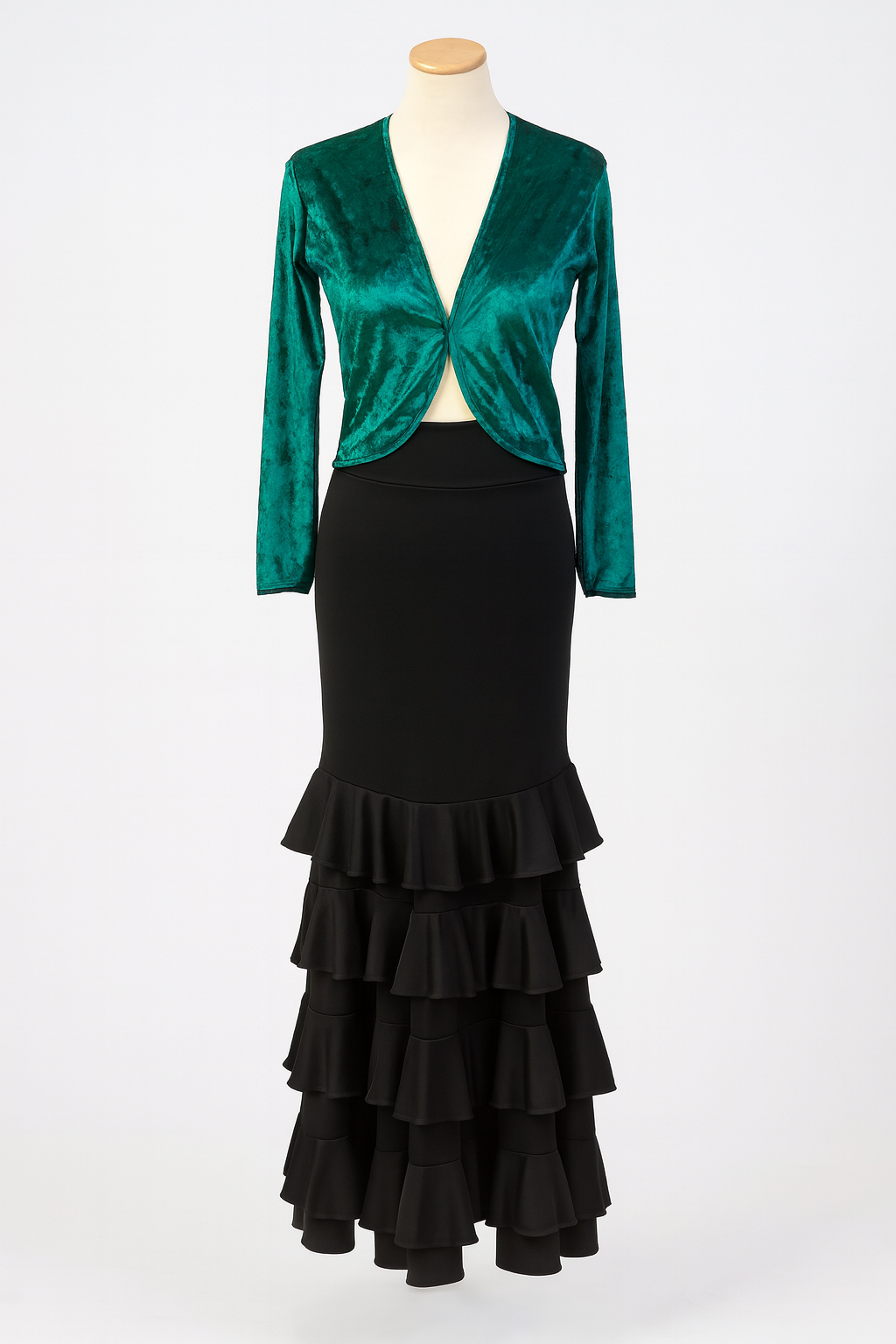 FALDA NEGRA CON VOLANTES DESDE MEDIA PIERNA