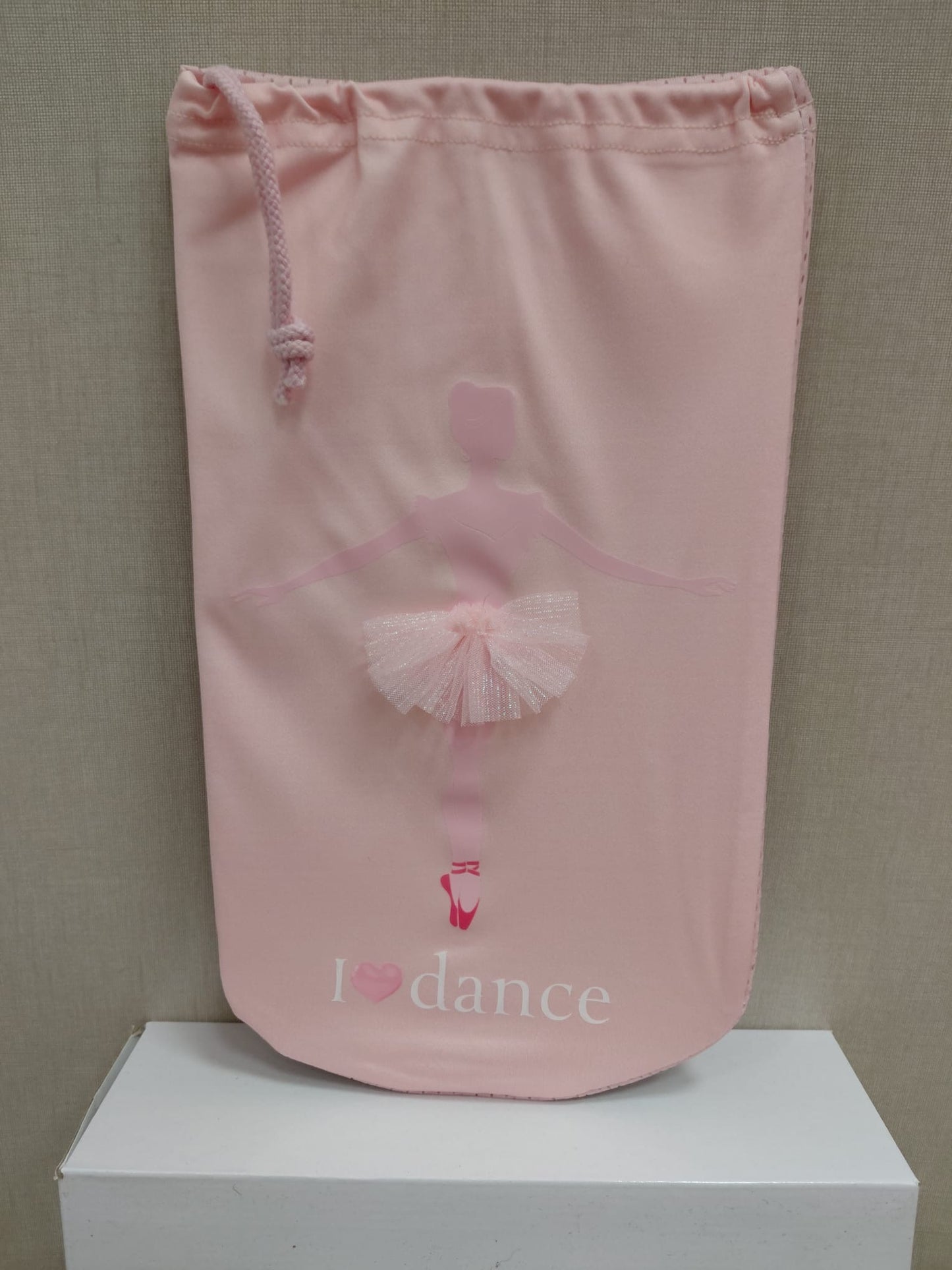 Bolsa de puntas de ballet rosa con bailarina.