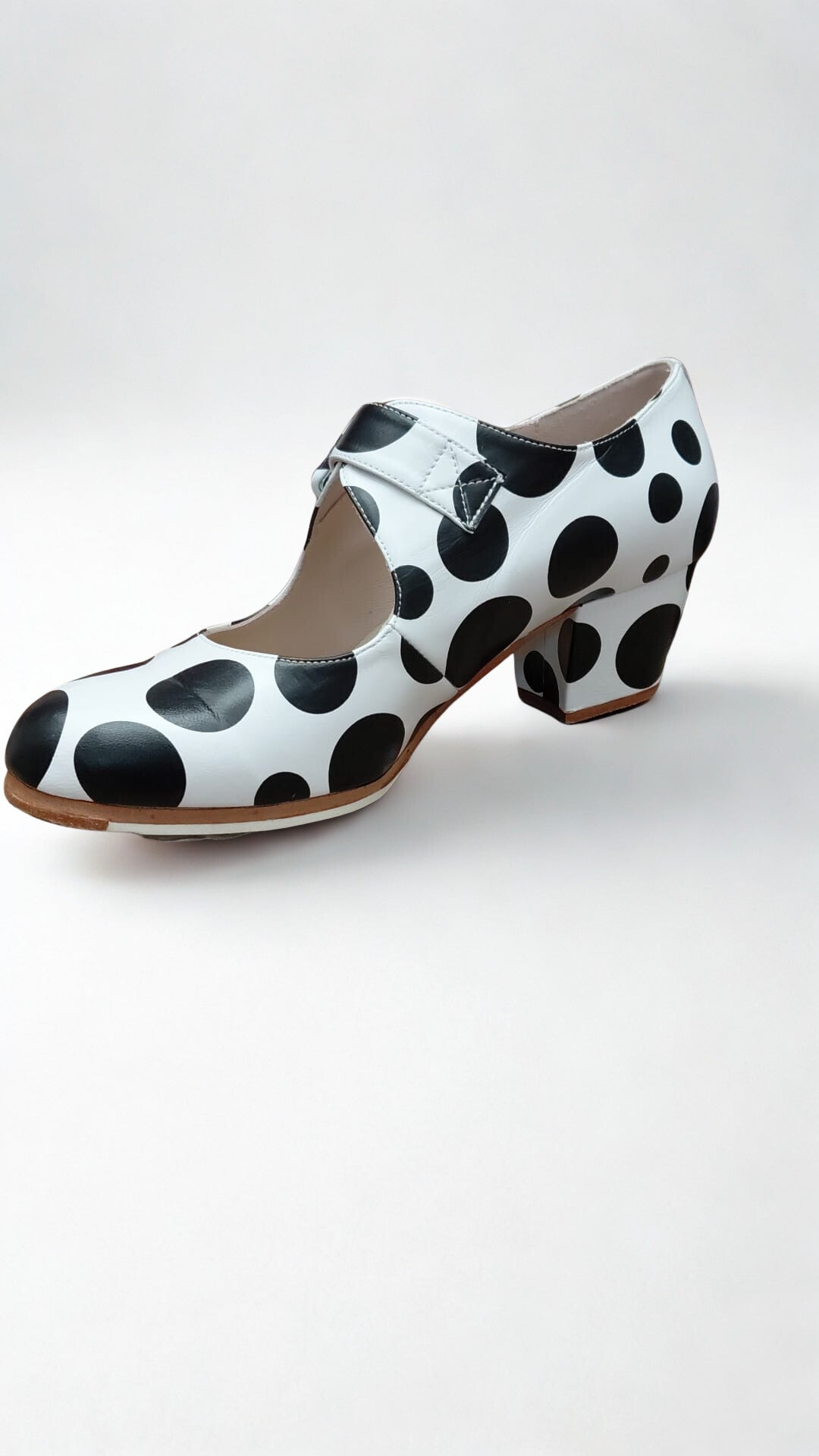 ZAPATOS PROFESIONALES BEGOÑA CERVERA MODELO TABLAS, BLANCOS CON LUNARES NEGROS TALLA 37