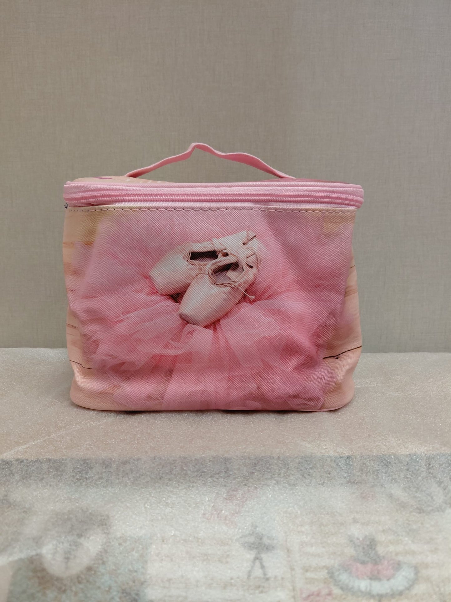 NECESER ROSA CON ASA Y ESTAMPADO DE PUNTAS