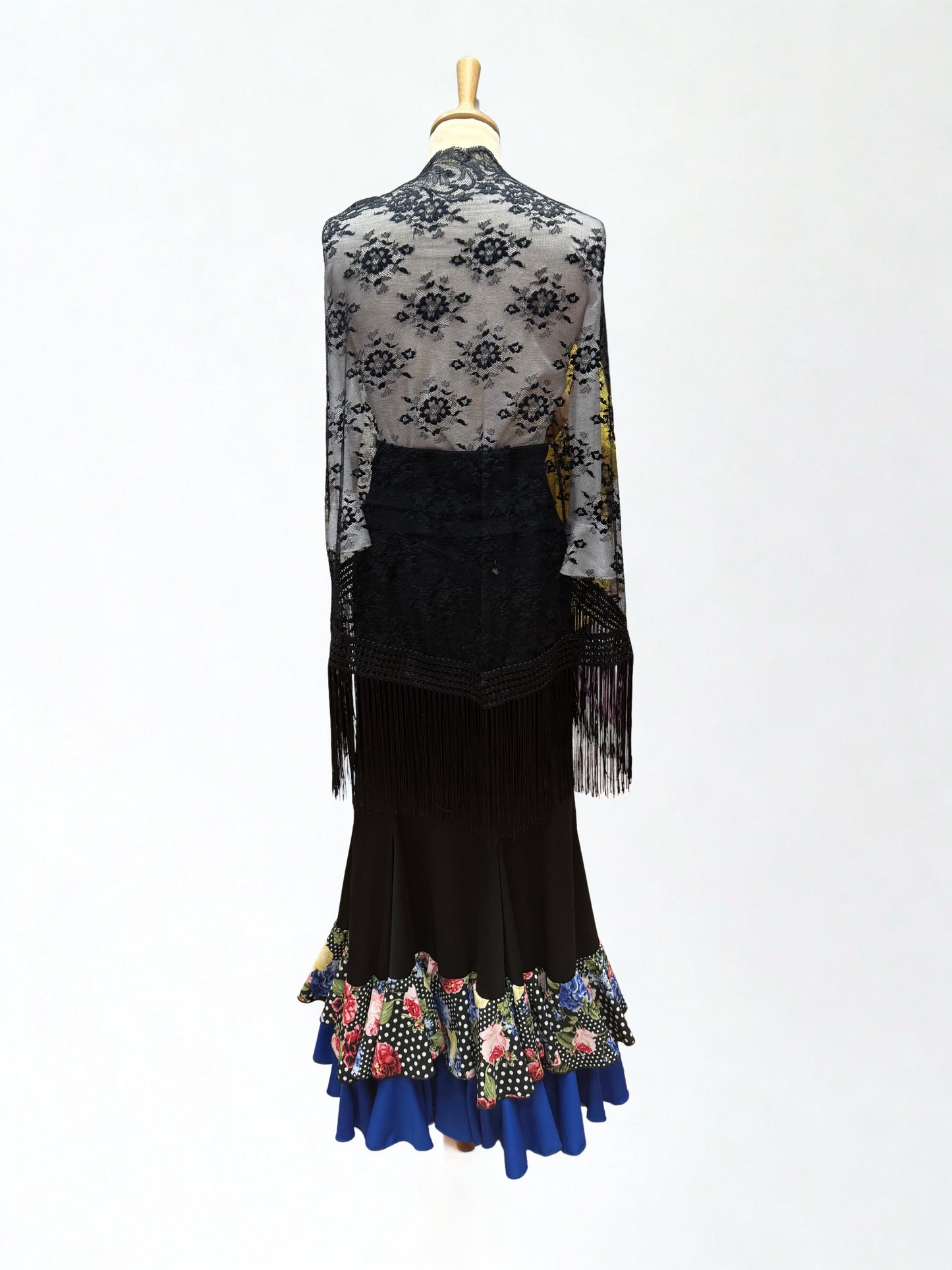 MANTÓN NEGRO ENCAJE CON MOTIVO FLORAL Y FLECOS NEGROS