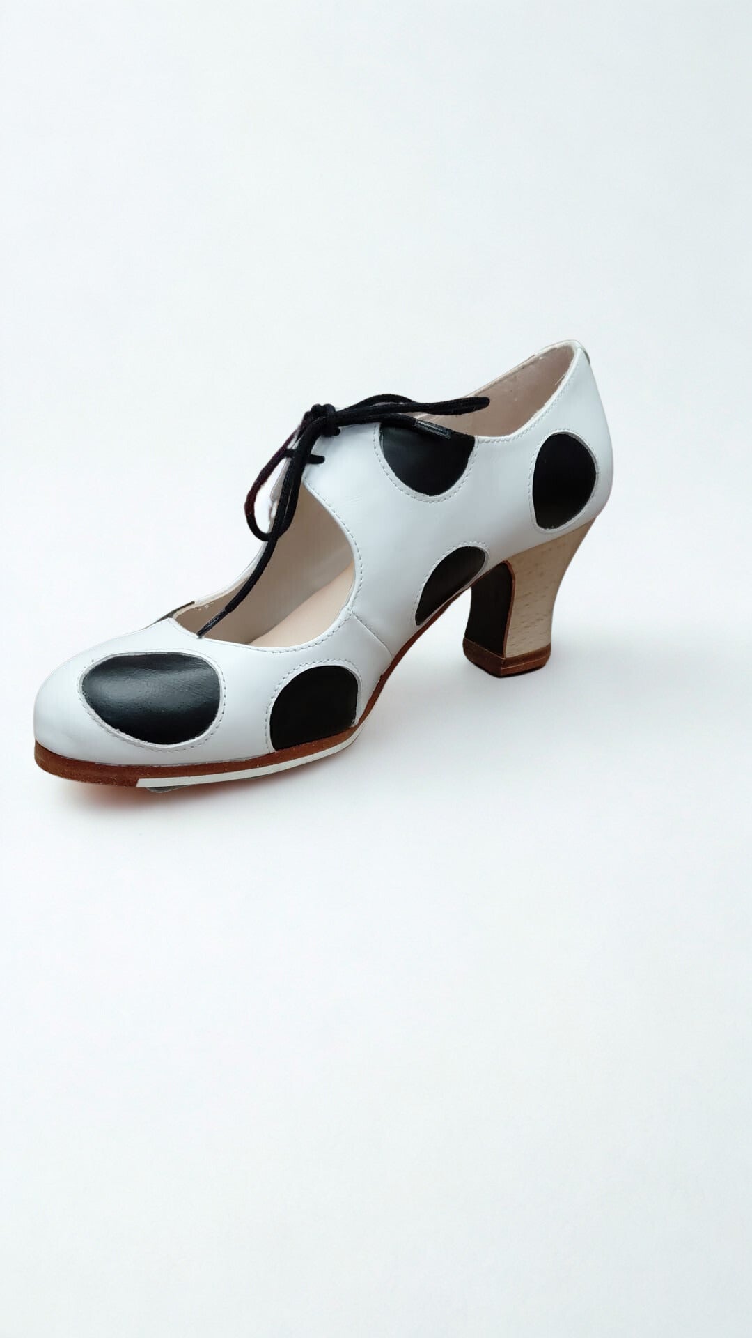 ZAPATOS PROFESIONALES BEGOÑA CERVERA MODELO LUNARES CORDONES, BLANCOS CON LUNAR NEGRO TALLA 38,5