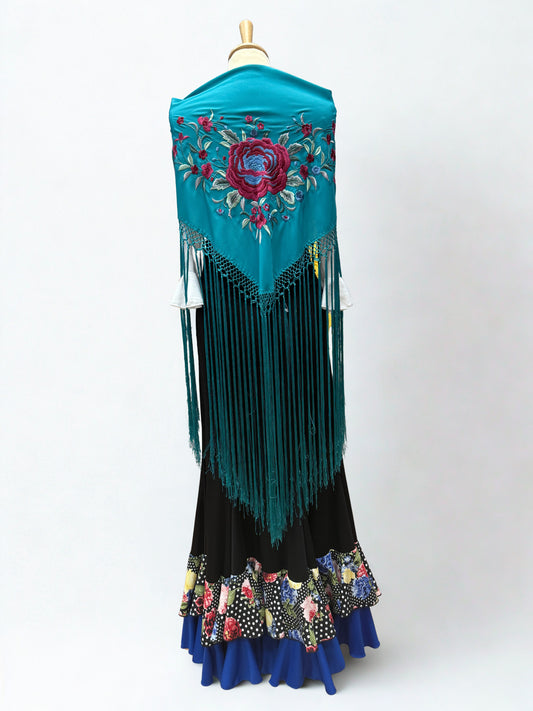 MANTÓN AGUAMARINA, EN PICO CON BORDADO FLORAL Y FLECO LARGO
