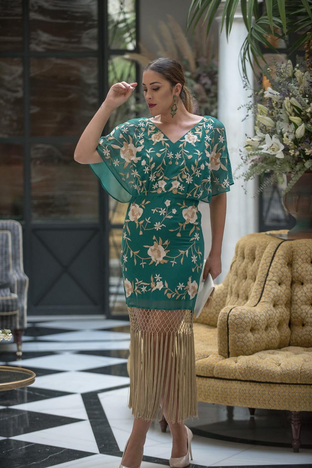 VESTIDO BORDADO VERDE CON FLECOS TALLA L