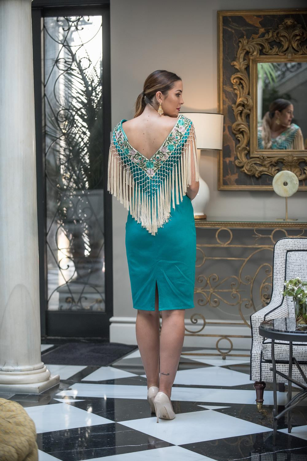 VESTIDO AGUA MARINA CON FLECOS EN FORMA DE MANTONCILLO TALLA M