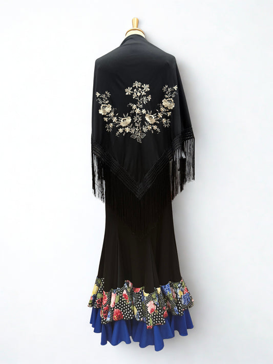 MANTÓN NEGRO EN PICO CON BORDADO FLORAL BLANCO Y FLECOS NEGROS