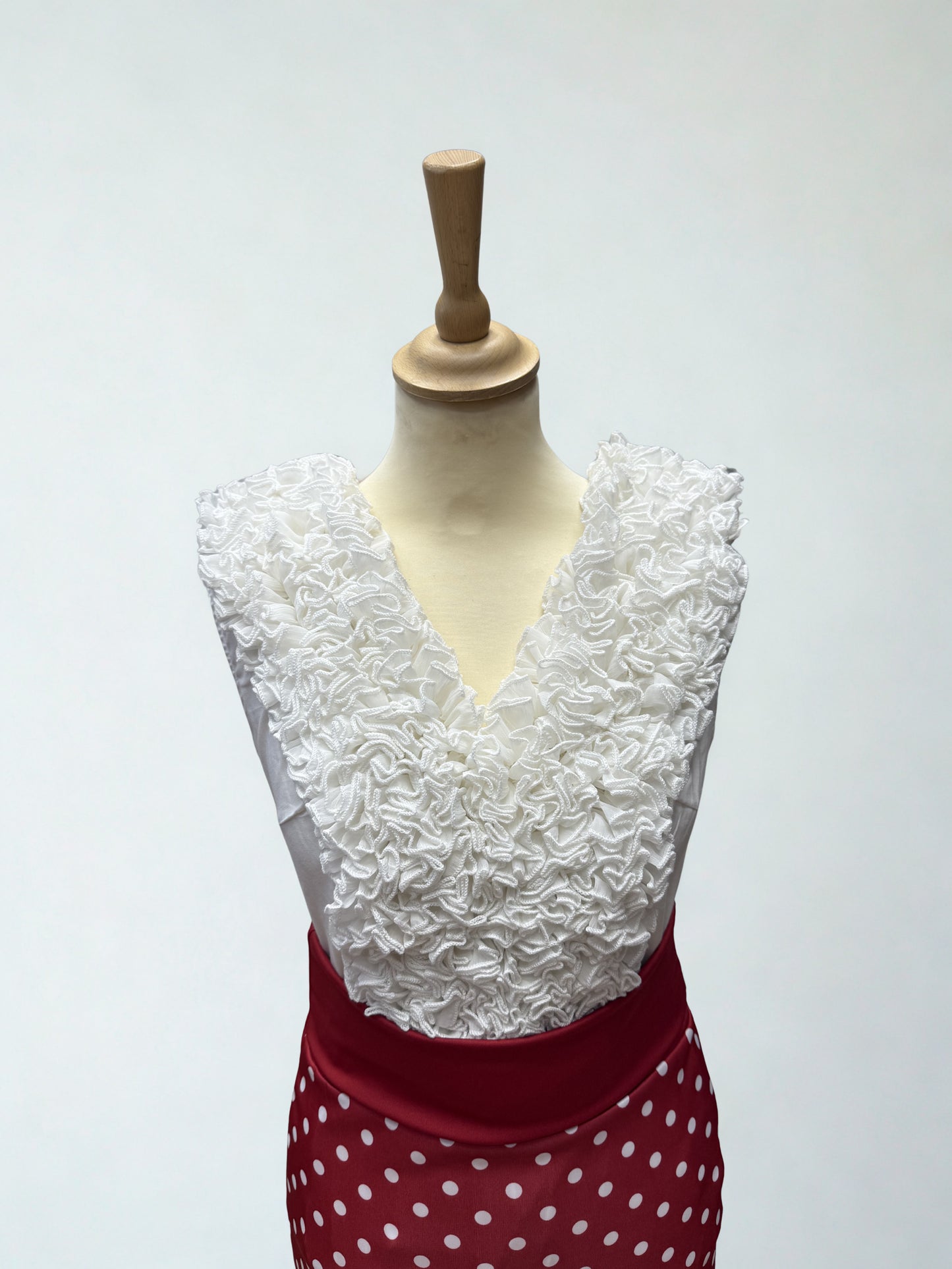 BLUSA BLANCA CON VOLANTES RIZADOS
