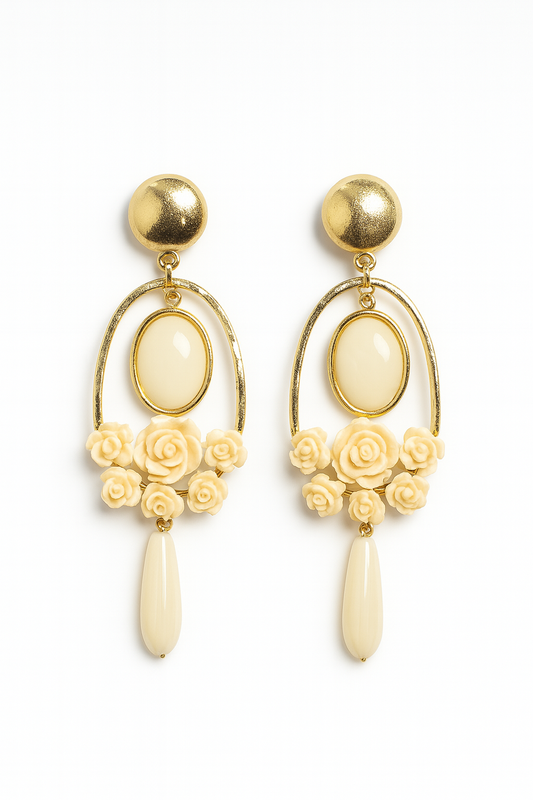 PENDIENTES CON MOTIVO DE ROSAS EN DORADO Y BLANCO PERLA