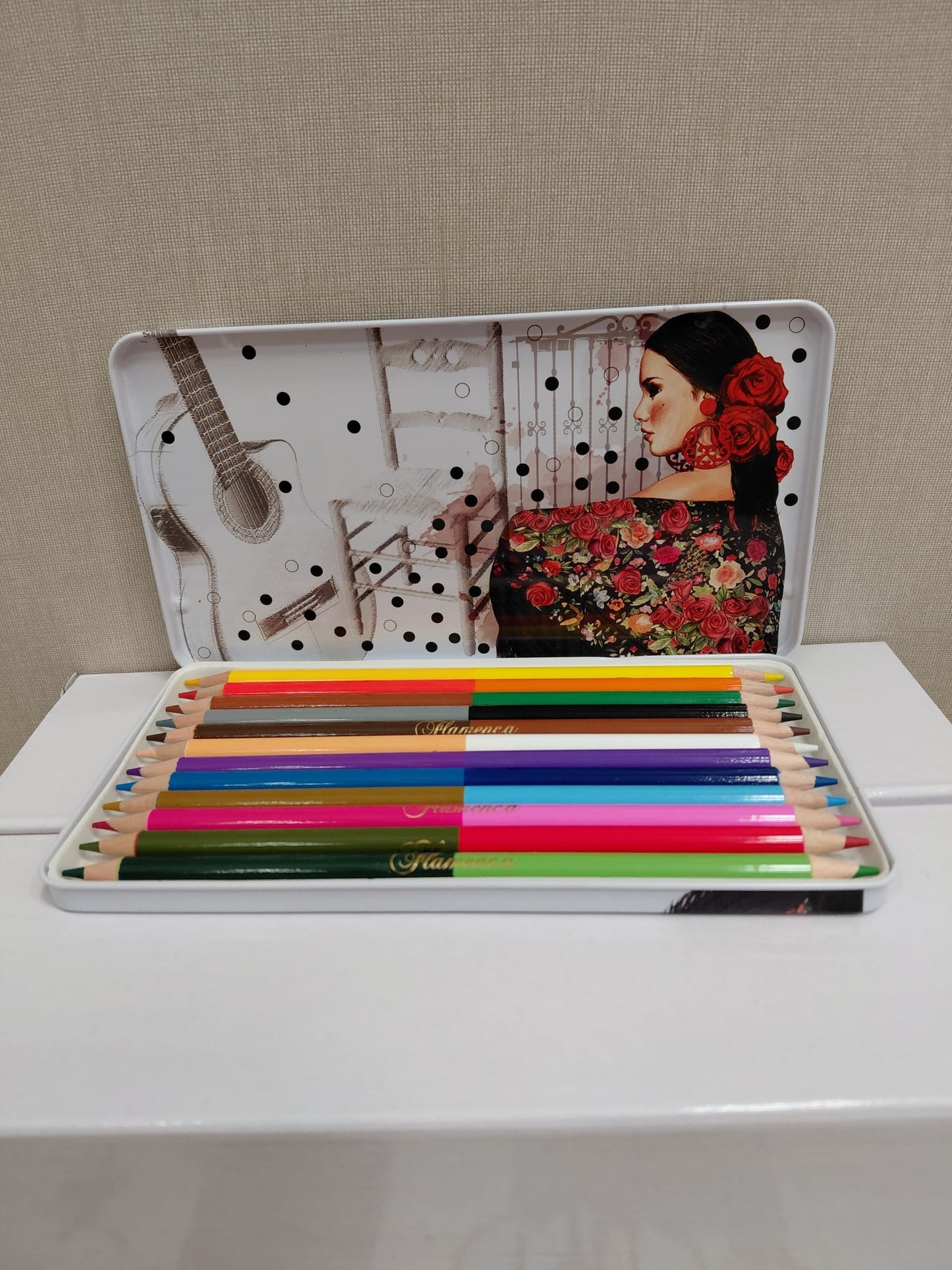 LATA ESTUCHE DE PINTURAS DE FLAMENCA