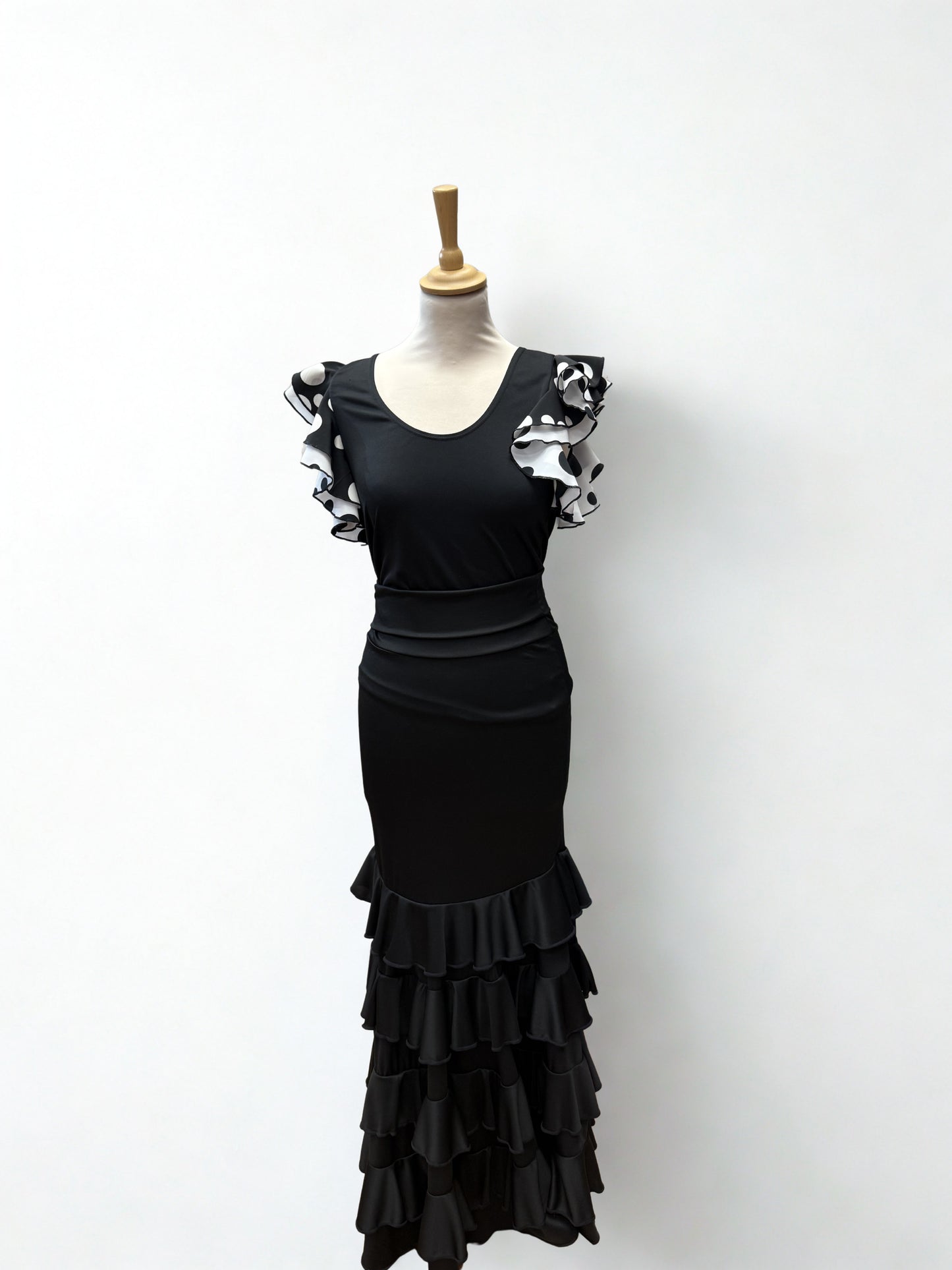 CUERPO NEGRO CON VOLANTES