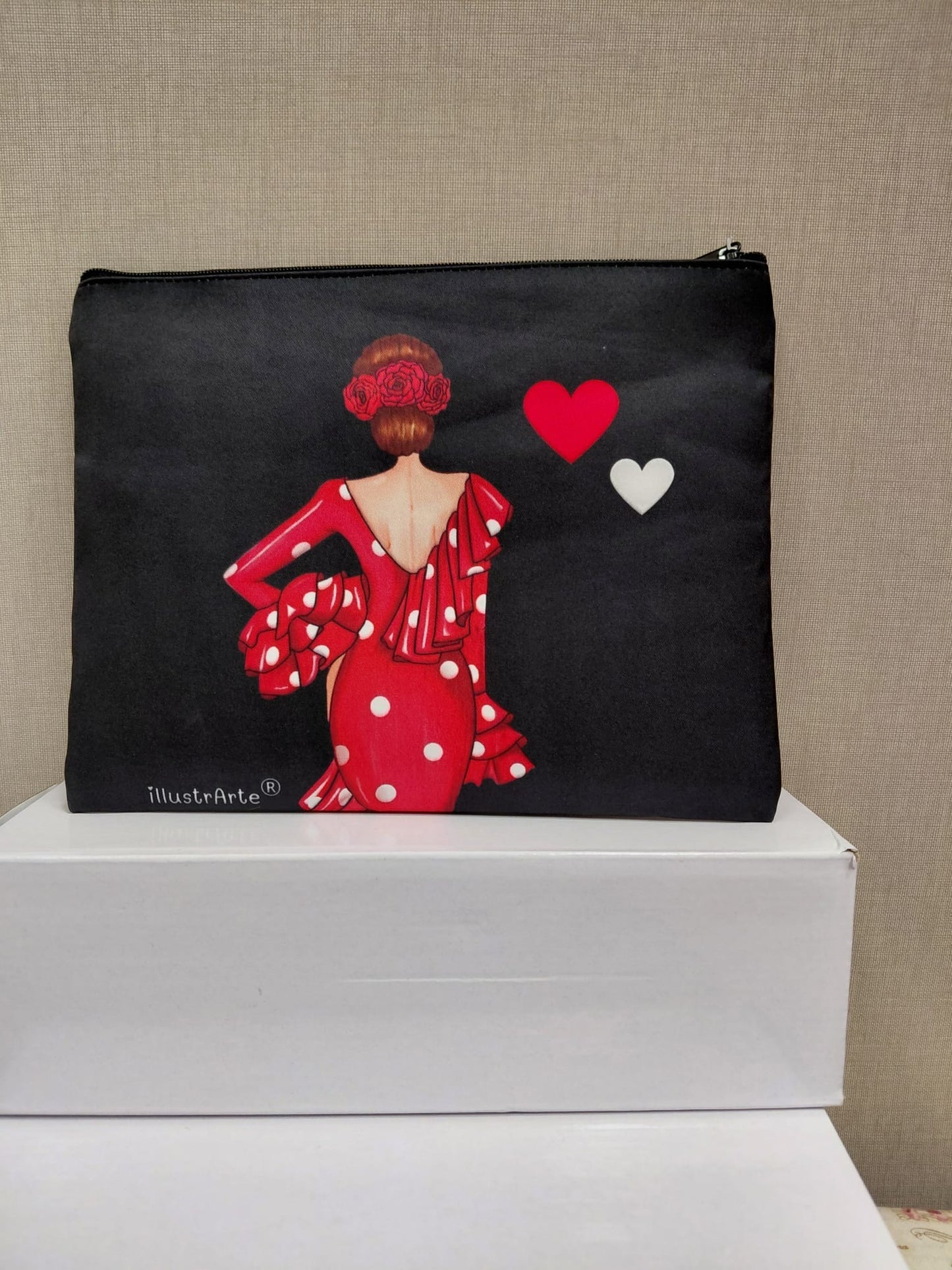 NECESER NEGRO CON ESTAMPADO DE ILUSTRARTE®