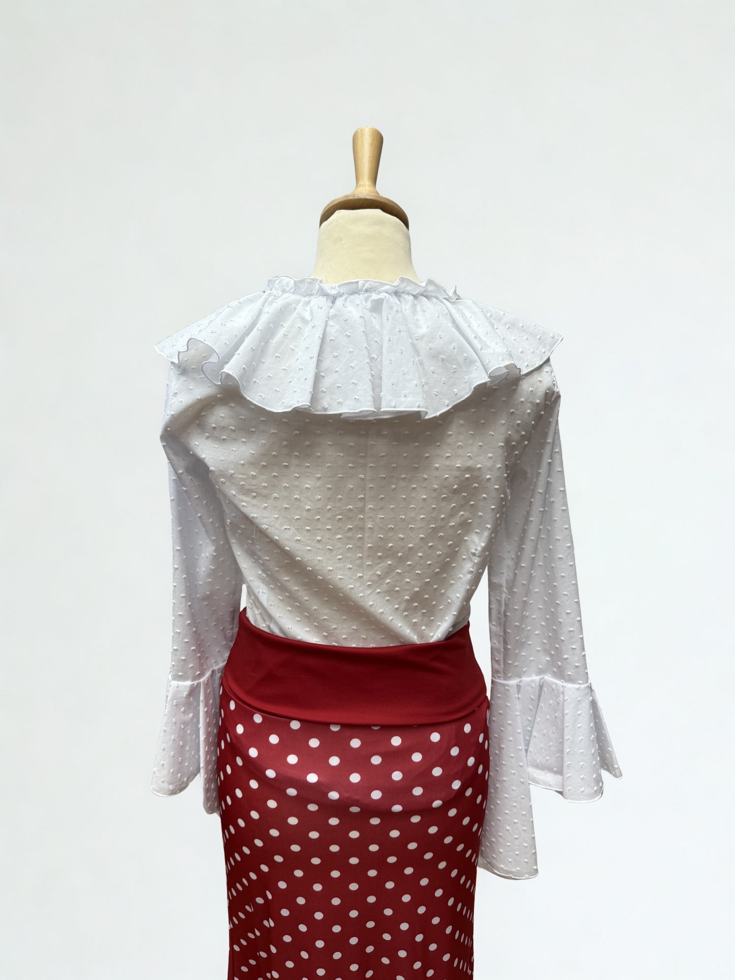 BLUSA BLANCA VOLANTES EN ESCOTE