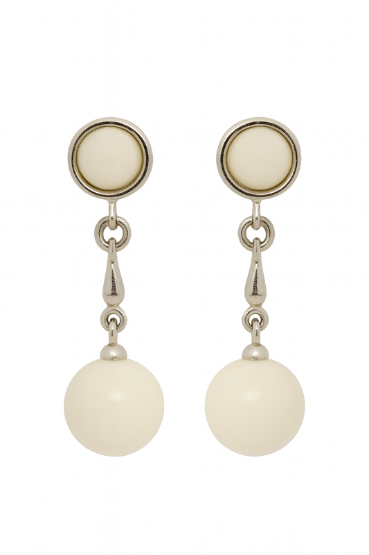 PENDIENTES CON BOLA EN BLANCO PERLA