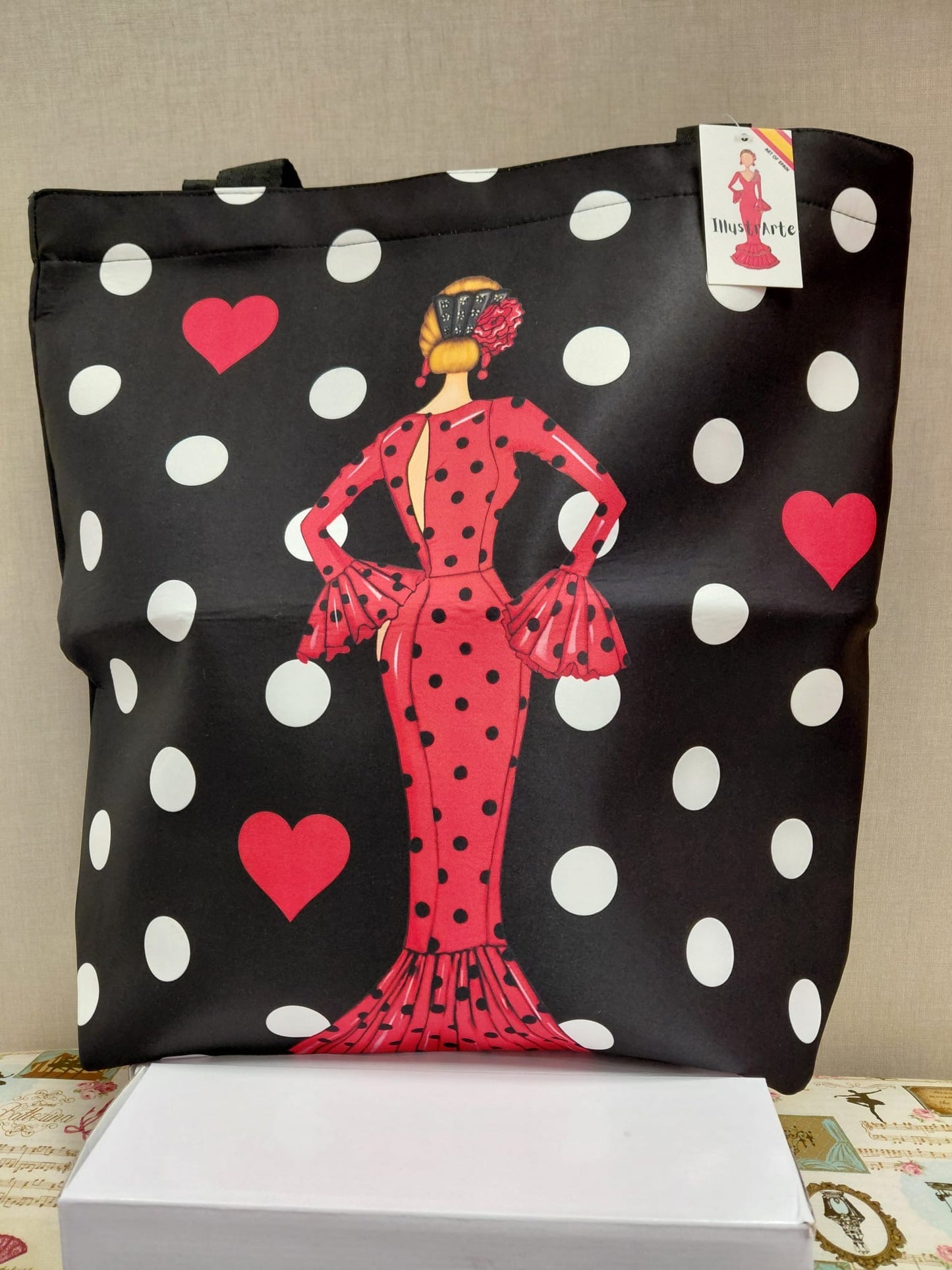 BOLSA TOTE NEGRA ESTAMPADA DE ILUSTRARTE®