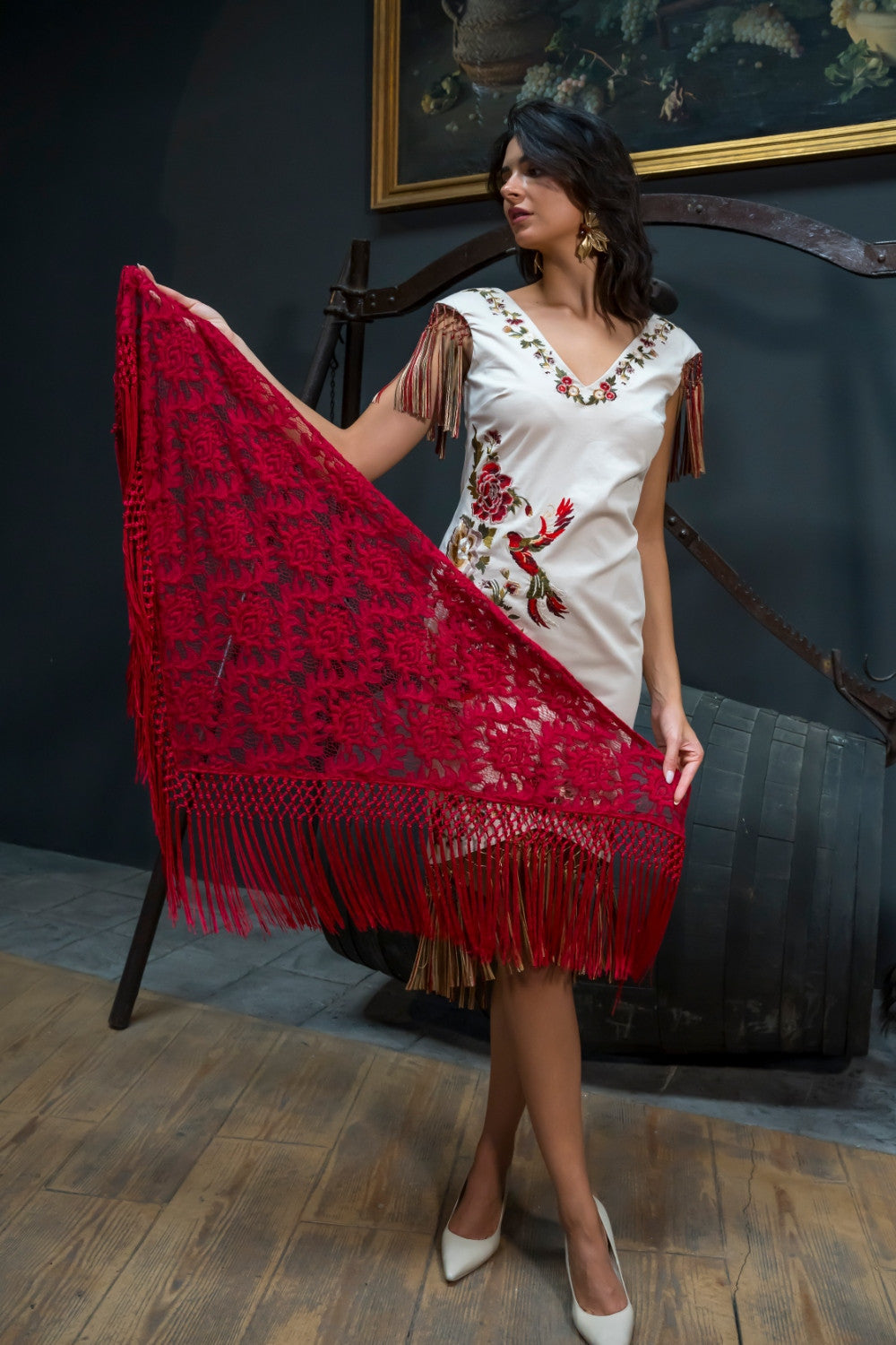 MANTON ROJO DE ENCAJE DE KÁHYRA