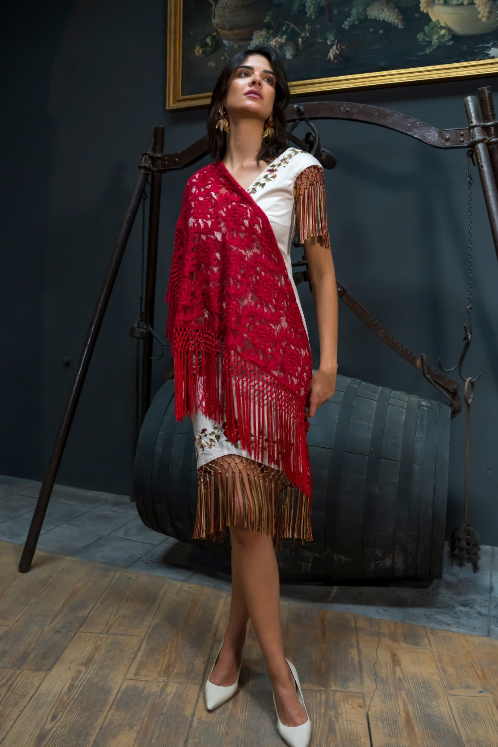 MANTON ROJO DE ENCAJE DE KÁHYRA